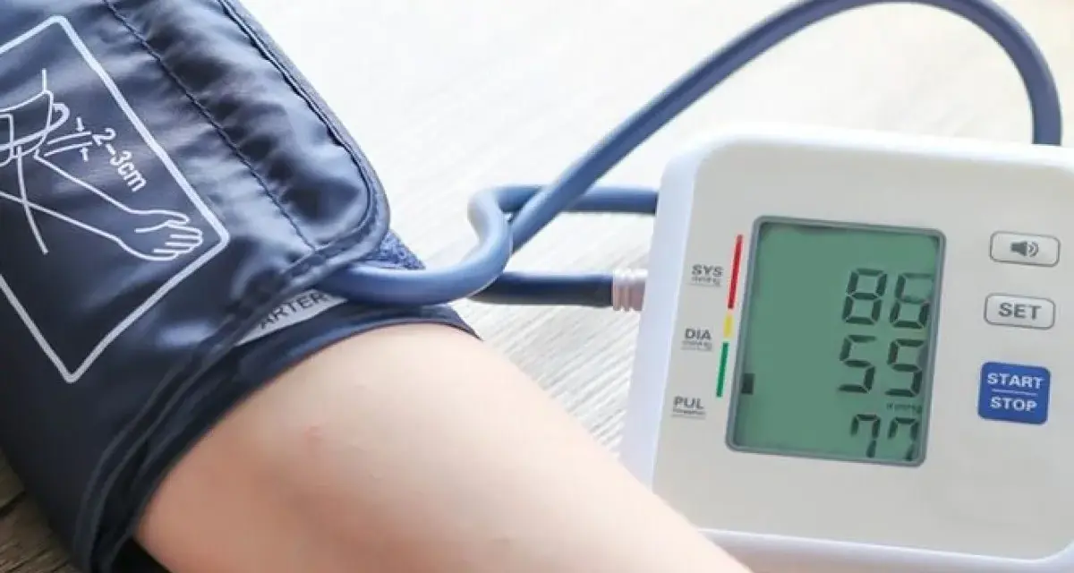 Misurazione della pressione: 86/59 mmHg. Impara come abbassare la pressione con uno stile di vita sano.