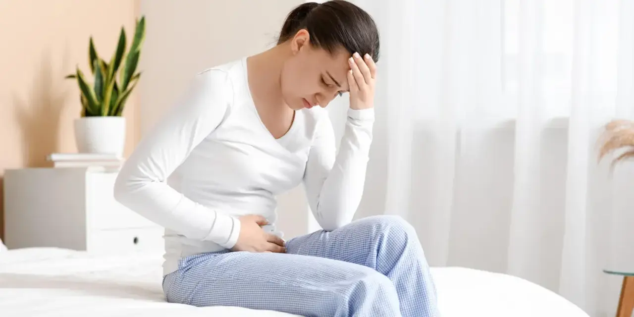 Donna con mal di testa e addome, forse necessita di neo furadantin per un'infezione.