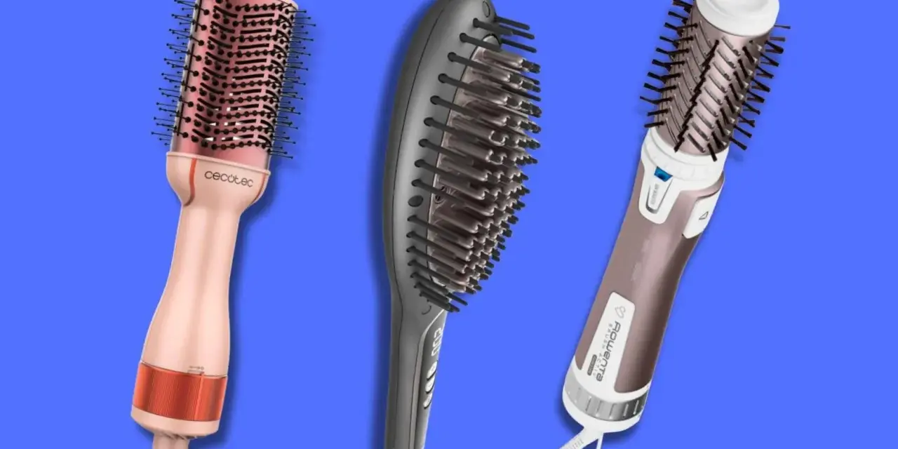 Tre diversi tipi di spazzole per capelli: una rotante, una lisciante e una volumizzante, per ogni esigenza di styling.