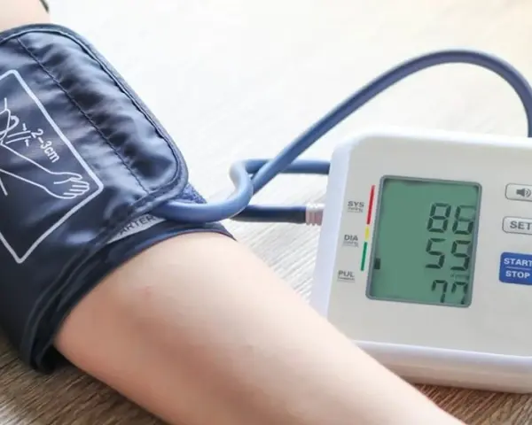Misurazione della pressione: 86/59 mmHg. Impara come abbassare la pressione con uno stile di vita sano.