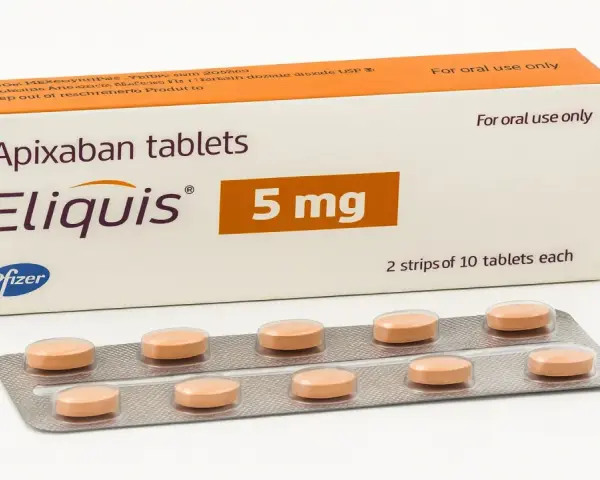 Eliquis, a 5 mg Apixaban tablet, serve a prevenire coaguli di sangue. La confezione contiene 2 blister da 10 compresse.
