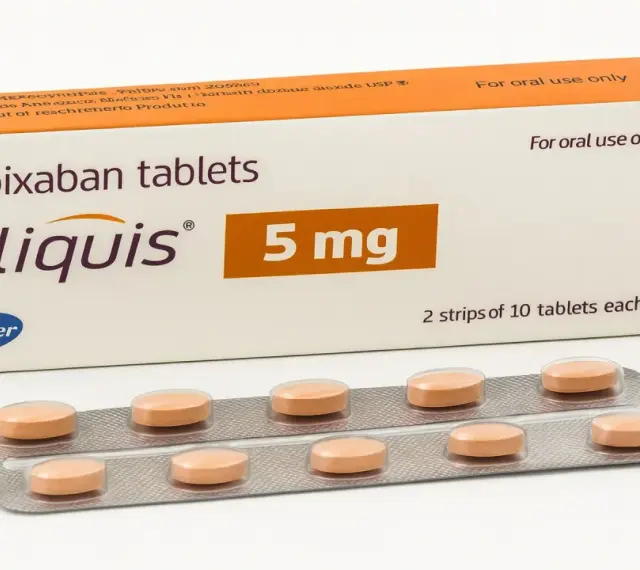 Eliquis, a 5 mg Apixaban tablet, serve a prevenire coaguli di sangue. La confezione contiene 2 blister da 10 compresse.