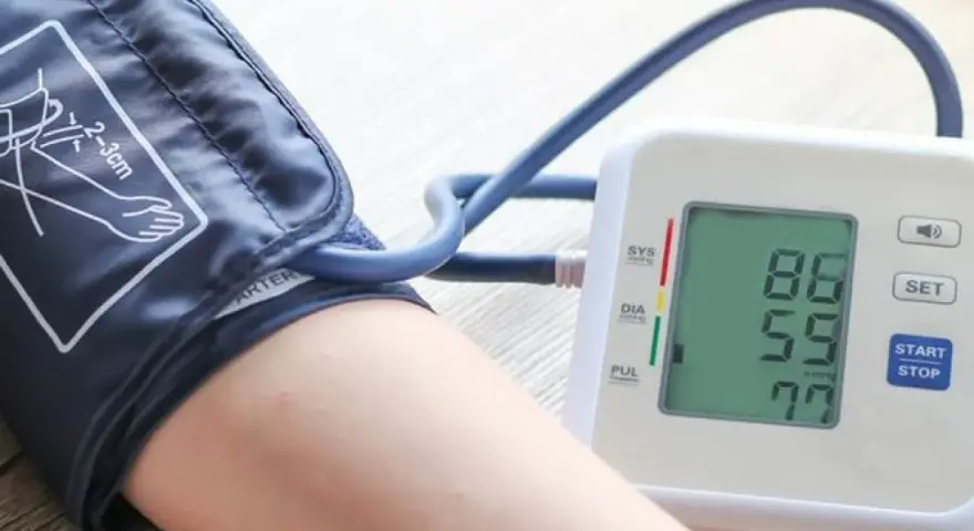 Misurazione della pressione: 86/59 mmHg. Impara come abbassare la pressione con uno stile di vita sano.