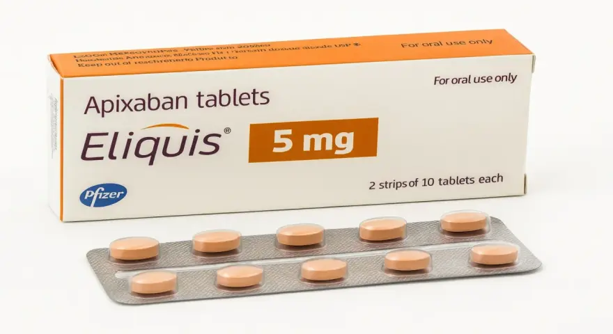 Eliquis, a 5 mg Apixaban tablet, serve a prevenire coaguli di sangue. La confezione contiene 2 blister da 10 compresse.