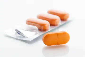 Compresse arancioni in blister. Synflex a cosa serve? Per alleviare il dolore e l'infiammazione.